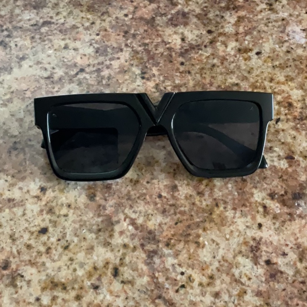 Square V Sunglasses in black.